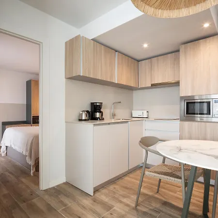 Ξενοδοχείο με διαμερίσματα Feelathome Vil-la Romana